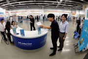 8月13日兴县2025年招聘会举办，现场氛围热烈