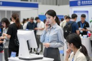 武汉这场招聘会带新职业展演 AI面试 让求职更省心