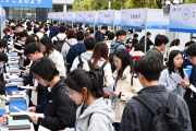 浙工大春季招聘会超千人参会，新兴企业热招，学生忙投简历