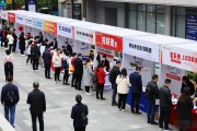 徐汇徐家汇招聘会现场：376个岗位覆盖各年龄段，打通就业快车道