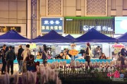 5月25日晚呼和浩特夜市招聘会，大学生张立琪邂逅心仪岗位