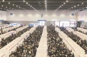 2025年起跑春天青年人才交流活动在杭州举行，超3.5万人参与招聘会