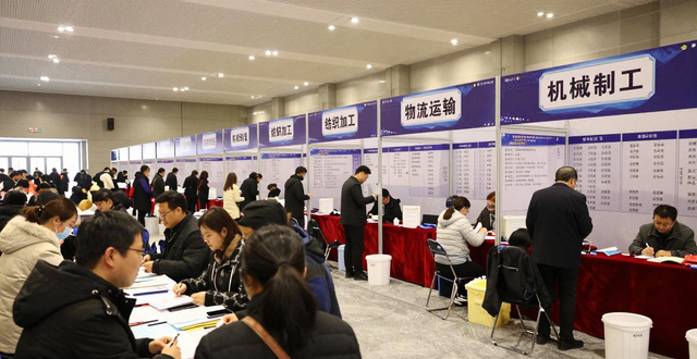 招聘会_桐城市工会送岗位招聘会_返乡人员就近就地就业