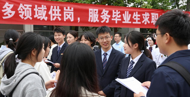 陕西省高校毕业生就业服务_西安培华学院春季招聘会_招聘会